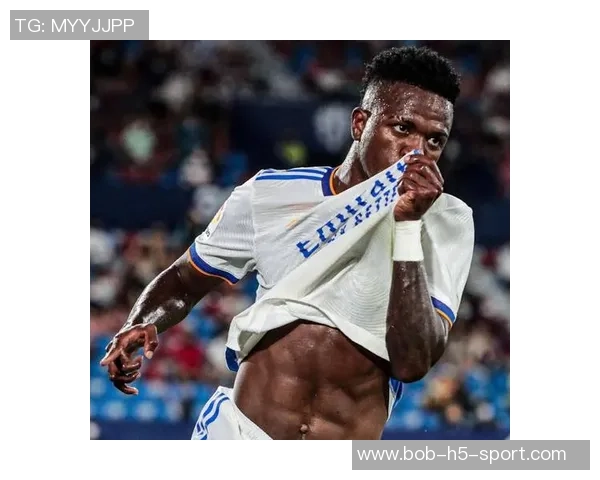 姆巴佩创造历史成皇马首位包揽赛季欧冠前三球的传奇球员 姆巴佩创造历史成皇马首位包揽赛季欧冠前三球的传奇球员