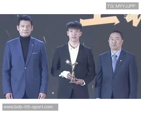 王钰栋有望成就U17U21金童与中国金球奖双冠传奇 王钰栋有望成就U17U21金童与中国金球奖双冠传奇